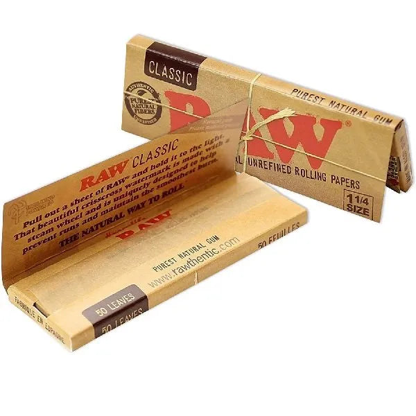 Raw Classic 1 1/4 Rolling Papers (50 leaves)